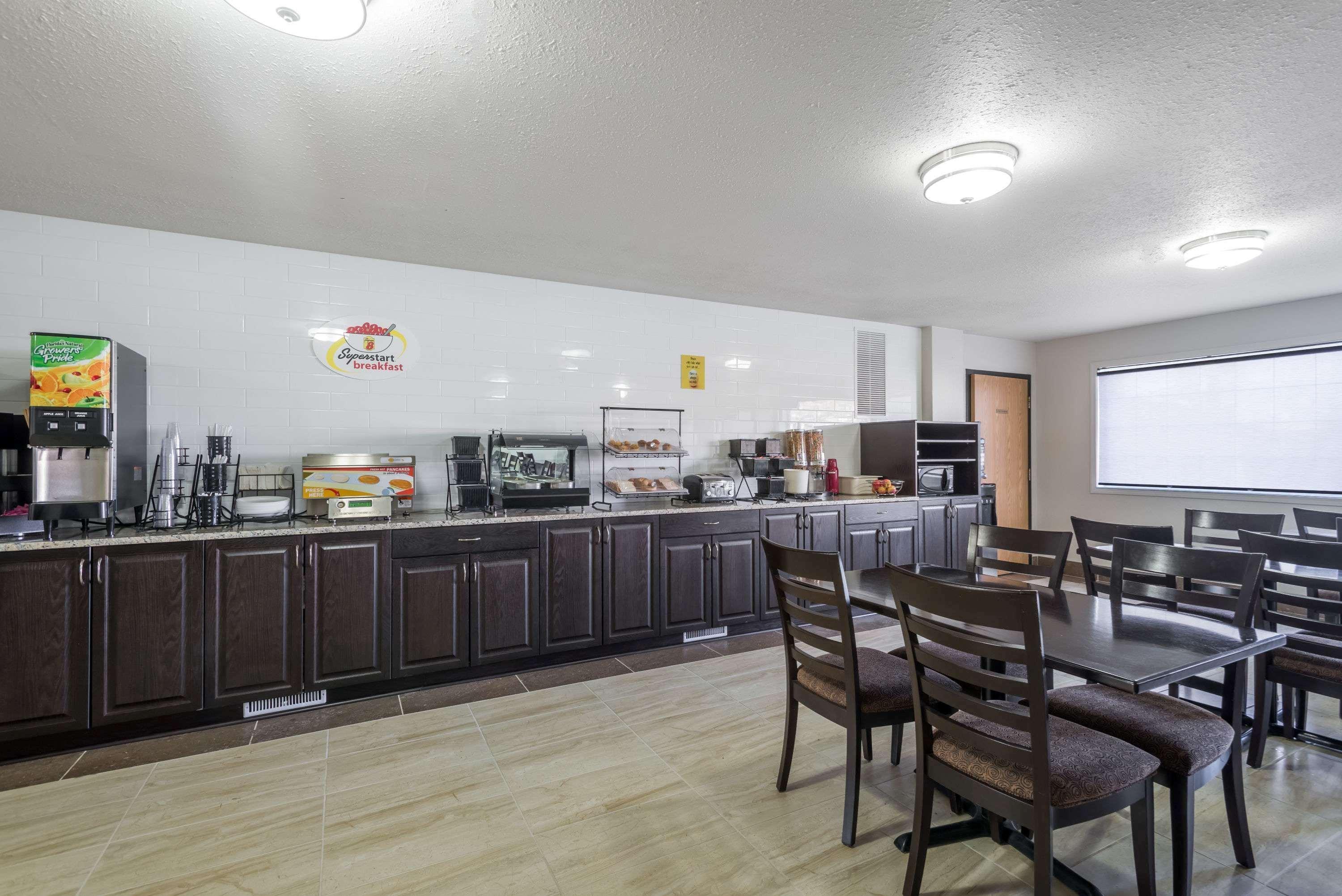 Hotel Super 8 By Wyndham Grande Prairie Exteriér fotografie