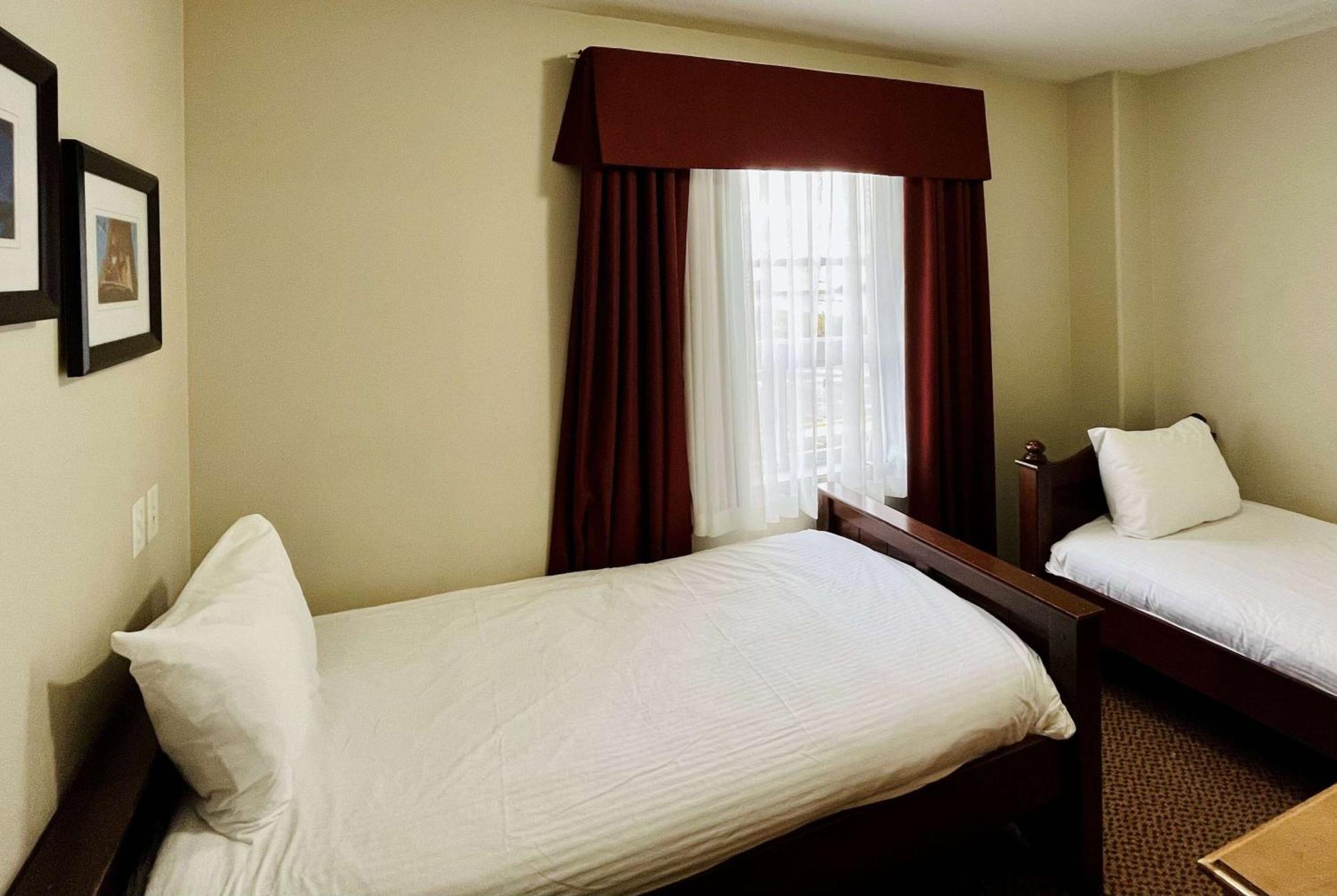 Hotel Super 8 By Wyndham Grande Prairie Exteriér fotografie