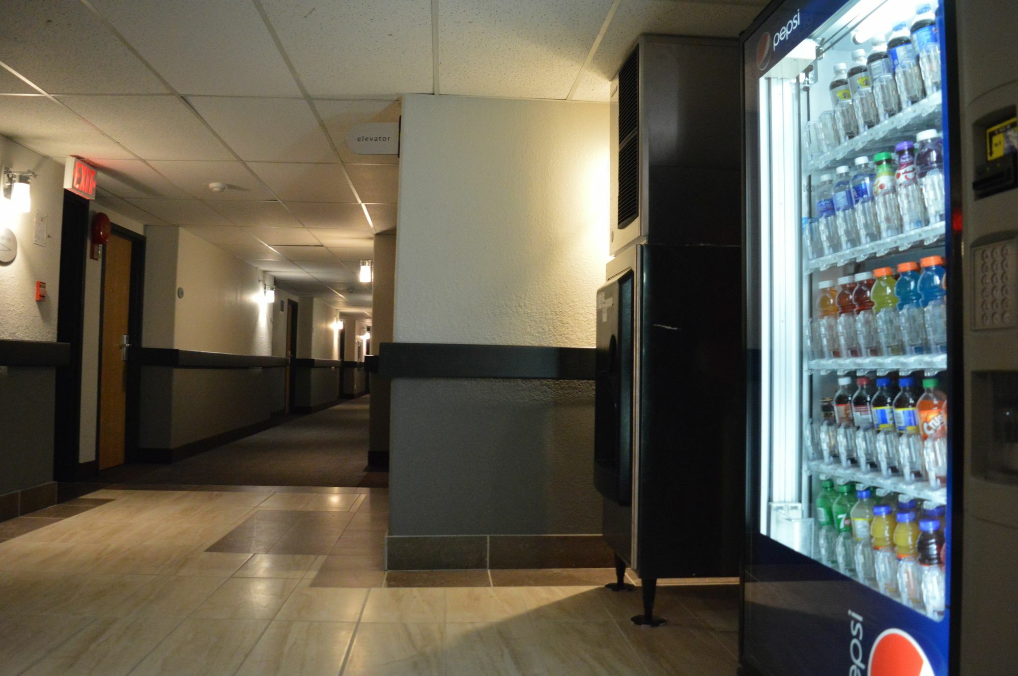 Hotel Super 8 By Wyndham Grande Prairie Exteriér fotografie