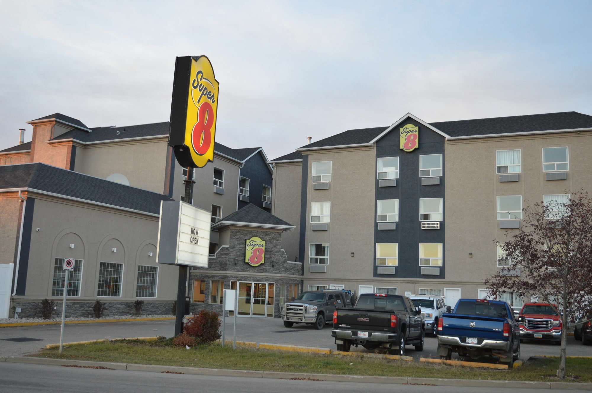 Hotel Super 8 By Wyndham Grande Prairie Exteriér fotografie